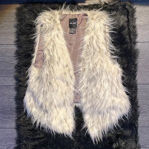 Me Jane faux fur vest